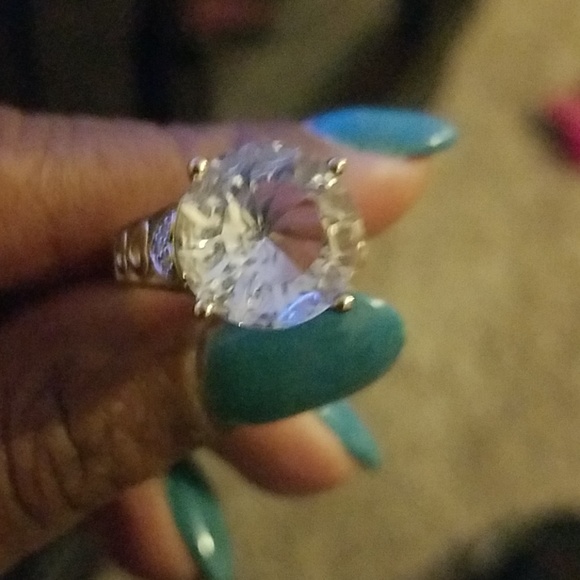 White sapphire and diamond ring - Picture 1 of 4